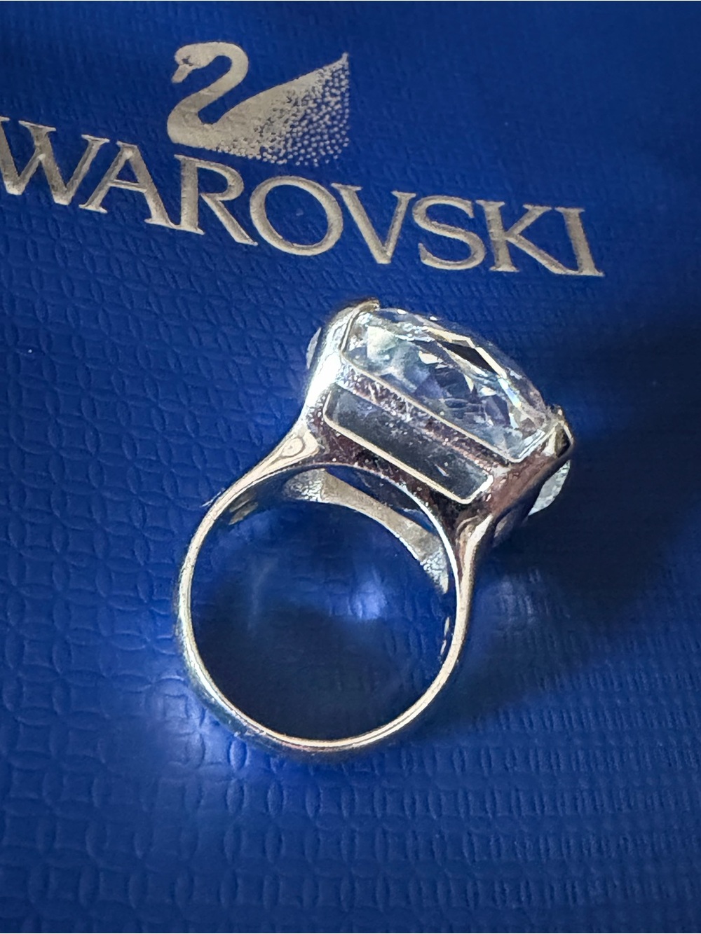 LARGE SWAROVSKI COCKTAIL RING - Picture 4 of 13